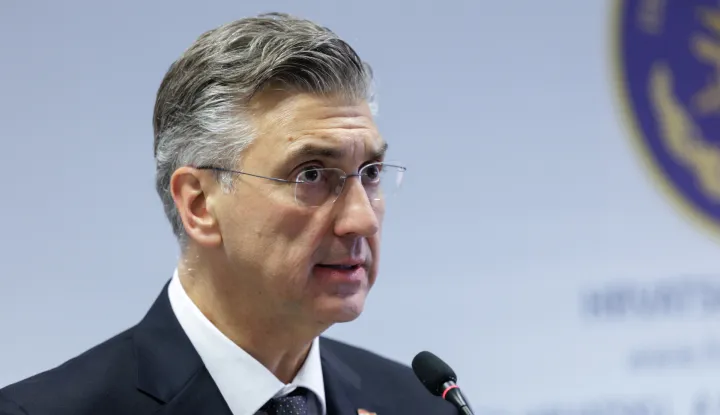 Zagreb, 07.11.2025. - Predsjednik vlade Republike Hrvatske Andrej Plenković, ministar vanjskih i europskih poslova Gordan Grlić Radman, Tihomir Kundid, načelnik Glavnog stožera OSRH i Josip Đakić, predsjednik saborskog Odbora za ratne veterane održali su pozdravne govore na obilježavanju 20. godišnjice Hrvatskog generalskog zbora.Na fotografiji Andrej Plenković.foto HINA/ Edvard ŠUŠAK