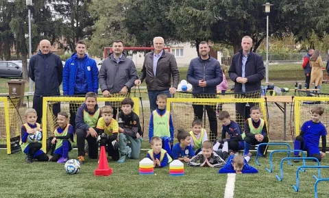 Gradonačelnik Igor Pavelić sa suradnicima i mladim igračima ŠNK Baranja-Belja