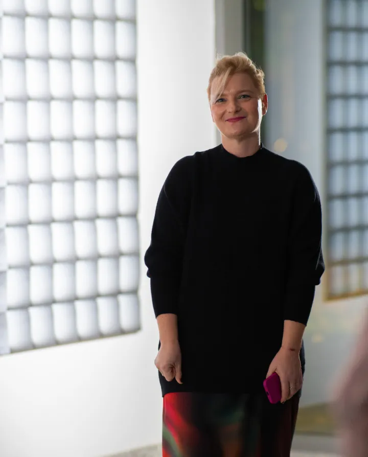 Osijek, 8. 11. 2025., Izložba Ane Mušćet - ŠAVOVIizložba; Kulturni centar Osijek; Ana Mušćet; djelo; posjetitelj