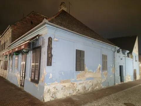 Kuća Muller - donedavno restoran Kod RužeGrgur VremeplovacOsijek, 8. studenoga 2025.Snimio: Grgur Marko Ivanković