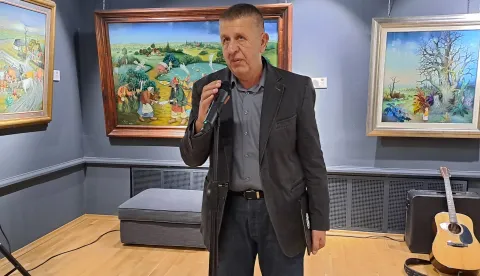 Koprivnica, 08.11.2025. - Na Festivalu književnosti "Galovićeva jesen" u Koprivnici u subotu je, među 47 pristiglih djela, nagrađen roman "Rekvijem" Josipa Mlakića u izdanju Frakture. Na fotografiji Josip Mlakić. foto HINA/ Ozren ŠPIRANEC/ oš