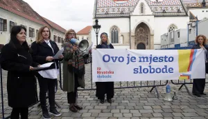 Zagreb, 30.10.2025 - U organizaciji Inicijative Za Hrvatsku slobode i Platforme za me?unarodnu gra?ansku solidarnost Hrvatske (CROSOL) odr?ano je simboli?no ?itanje Ustava Republike Hrvatske na Trgu svetog Marka. foto HINA/ Lana SLIVAR DOMINI?/ ik