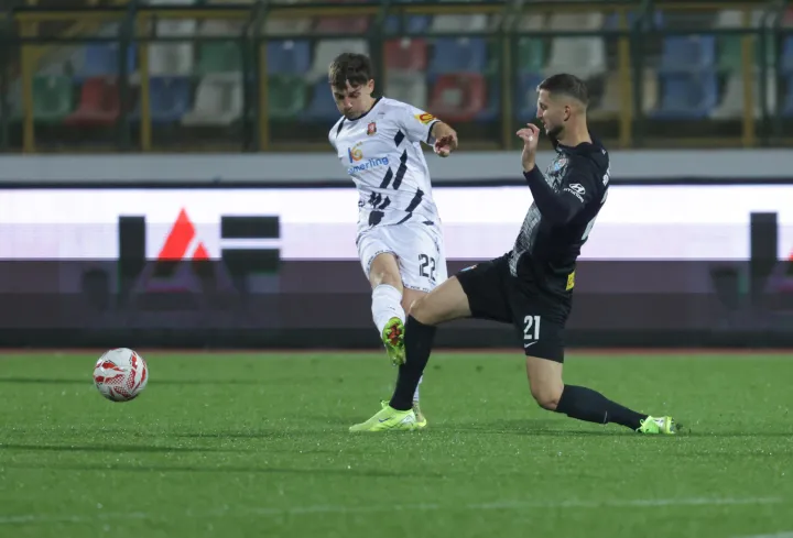 Zagreb, 07.11.2025.- Utakmica 13. kola HNL-a HNK Gorica - HNK Vukovar. Na fotografiji Trontelj Žan, Pljić Jakov.foto HINA/ Admir BULJUBAŠIĆ/ abu