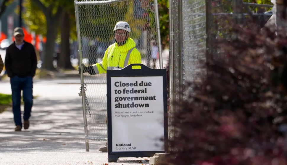 epa12479008 A sign indicates the closure of the National Gallery of Art due to the government shutdown in Washington, DC, USA, 24 October 2025. The government shutdown, now in its 24th day, is the second longest in US history. EPA/AARON SCHWARTZ