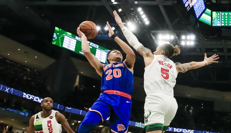 epa07250944 New York Knicks forward Kevin Knox (C) shoots between Milwaukee Bucks forward D.J. Wilson (R) and Milwaukee Bucks forward Khris Middleton (L) during the NBA game between the New York Knicks and the Milwaukee Bucks at Fiserv Forum in Milwaukee, Wisconsin, USA, 27 December 2018. EPA/TANNEN MAURY SHUTTERSTOCK OUT