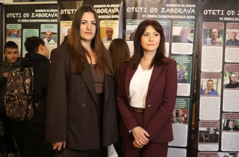 Osijek, 10. 11. 2025., HNK, svečani foayer, izložba, Oteti od zaborava, Roberta Kljenak, Nata&scaron;a Trami&scaron;akSNIMIO BRUNO JOBST