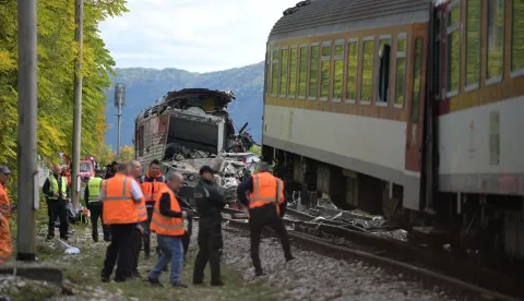 epa12450739 Rescuers work at the scene of a train crash near the village of Jablonov nad Turnou, near the city of Kosice, Slovakia, 13 October 2025. According to rescue spokesperson, at least 16 people sustained moderate to serious injuries and 50 people suffered minor injuries in the train collision. EPA/STRINGER