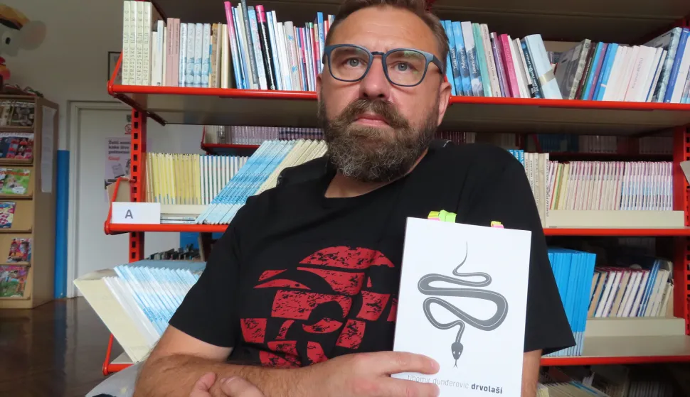 Tihomir Dunđerović, prof.pjesnik, knjižničar, glazbenik...listopad 2021.Đelo u gostima