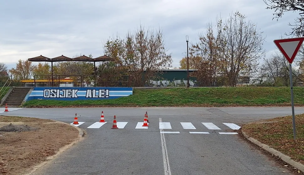 Rakrižje Kranjčevićeve i Dubrovačke - iscrtali su zebre nakon teksta u Glasu