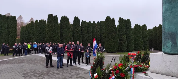 Odavanje počasti na Memorijalnom grobljuSNIMIO: VLADIMIR GRGURIĆ