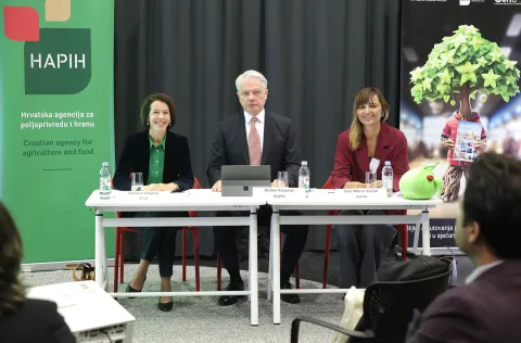 Osijek, 11. 11. 2025., KC, HAPIH, skup, otvorenje, Victoria Villamar; Dražen Knežević; Sara Mikrut VunjakSNIMIO BRUNO JOBST