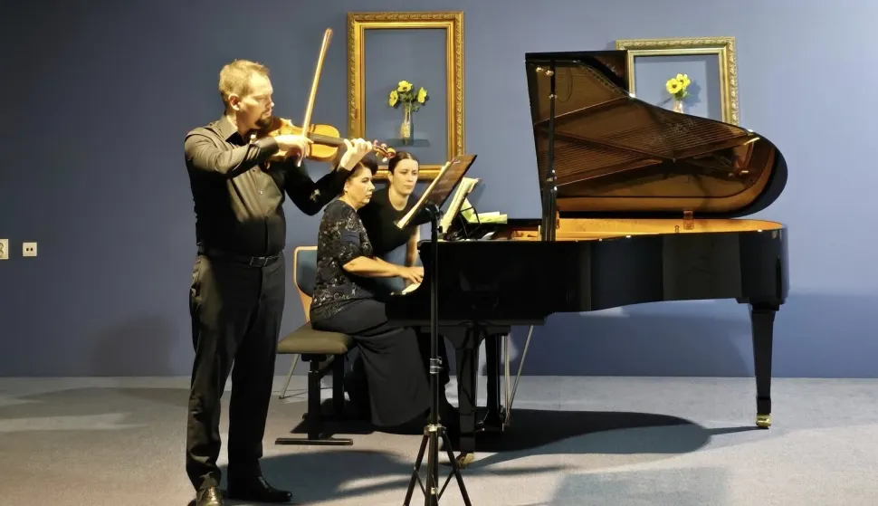 Centar za kulturu Grada Belog Manastira uz potporu Ministarstva kulture i medija Republike Hrvatske organizirao je koncert Julie Gubajdulline na klaviru i Marca Graziania