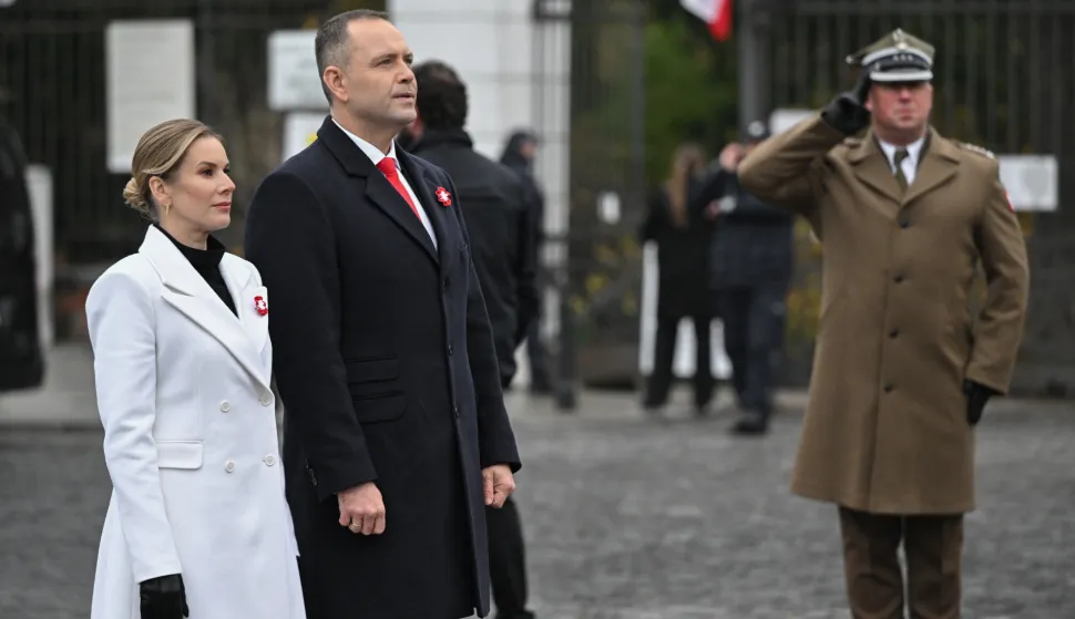 epa12517491 Polish President Karol Nawrocki (2-L) and his wife Marta Nawrocki (L) attend an Independence Day ceremony at the Jozef Pilsudski monument in Warsaw, Poland, 11 November 2025. National Independence Day marks Poland?s 1918 restoration of sovereignty from the German, Austro-Hungarian, and Russian Empires. EPA/RADEK PIETRUSZKA POLAND OUT