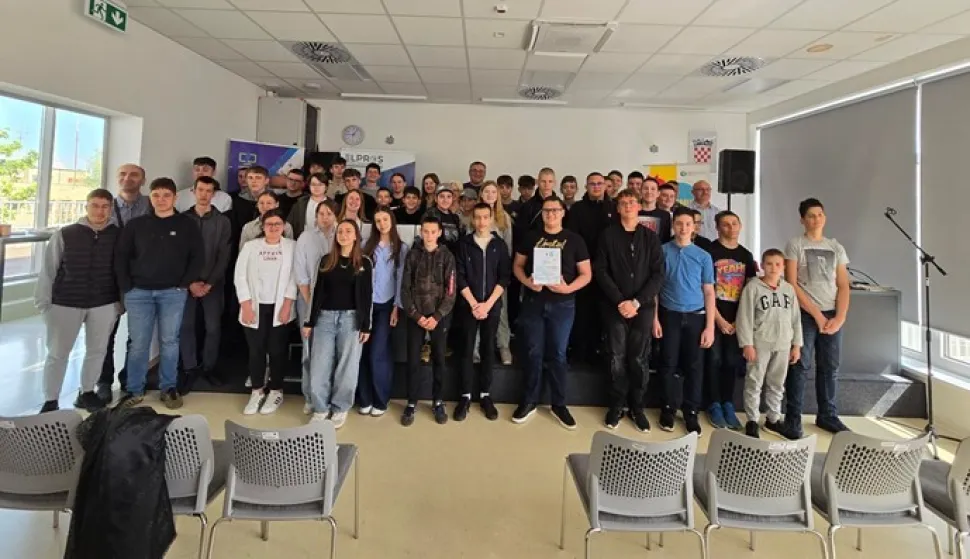 Centar izvrsnosti u ELPROS-u: Od robotike do UI-ja, od &scaron;aha do podcasta