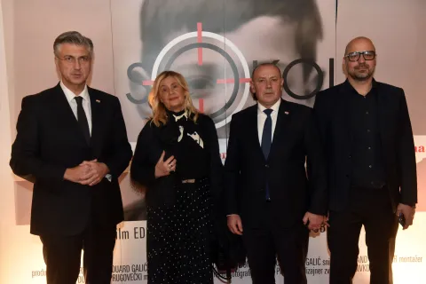 Zagreb, 11.11.2025 (fokus) - premijera filma Sokol, na slici Andrej Plenkovic, sestra Rajka, ministar Medved, Dominik Galic.foto Davor Kovacevicfokus