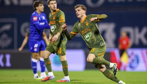 18.10.2025., stadion Maksimir, Zagreb - SuperSport HNL, 10. kolo, GNK Dinamo - NK Osijek. Slavlje nogometasa Osijeka nakon pogotka Simuna Mikolcica za 2:1. Simun Mikolcic Photo: Goran Stanzl/PIXSELL