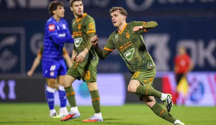 18.10.2025., stadion Maksimir, Zagreb - SuperSport HNL, 10. kolo, GNK Dinamo - NK Osijek. Slavlje nogometasa Osijeka nakon pogotka Simuna Mikolcica za 2:1. Simun Mikolcic Photo: Goran Stanzl/PIXSELL