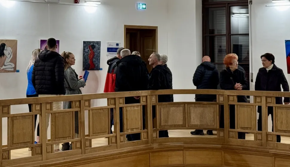 BELIŠĆEU paleju Gutmann otvorena je izložba "Boja pamti dodir" mladog belišćanskog autora Tina Lackovićastudeni 2025.