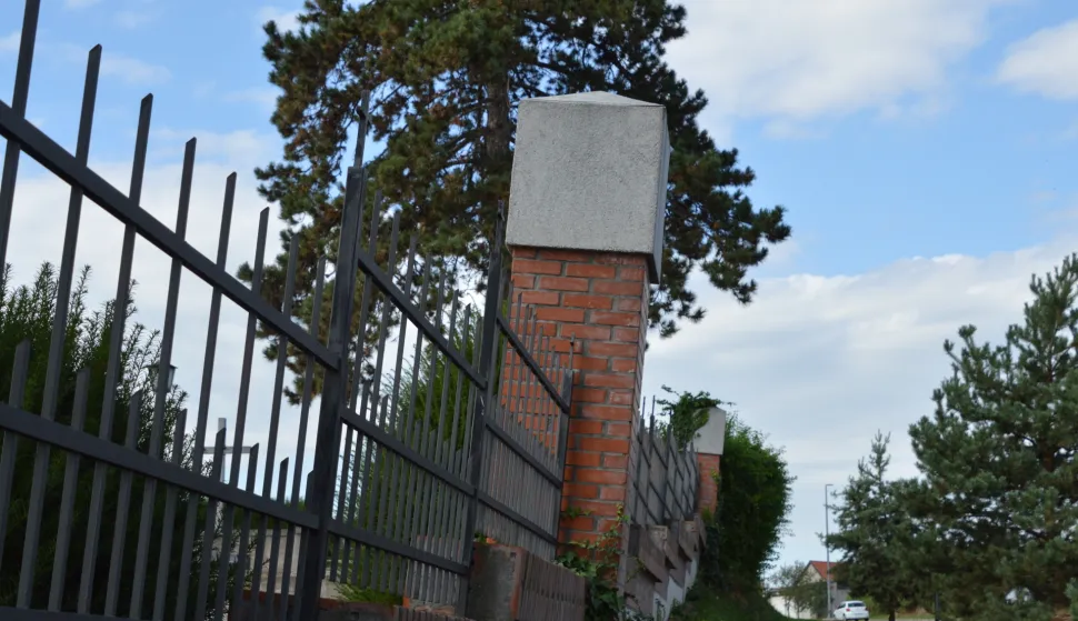 Struka je za gradnju novog zida na groblju