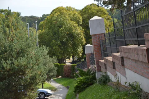 Struka je za gradnju novog zida na groblju