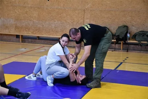 Trening sa specijalcima u Prvoj srednjoj &scaron;koli Beli Manastir
