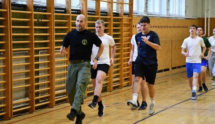 Trening sa specijalcima u Prvoj srednjoj &scaron;koli Beli Manastir