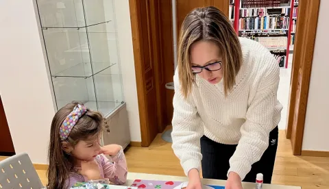 BELIŠĆE - Knjižnica Belišće odazvala se pozivu Programskog i organizacijskog odbora Mjeseca hrvatske knjige da sudjeluje u središnjem programu manifestacije pod nazivom "Među knjižničarima - speeddating s knjižničarima2025.