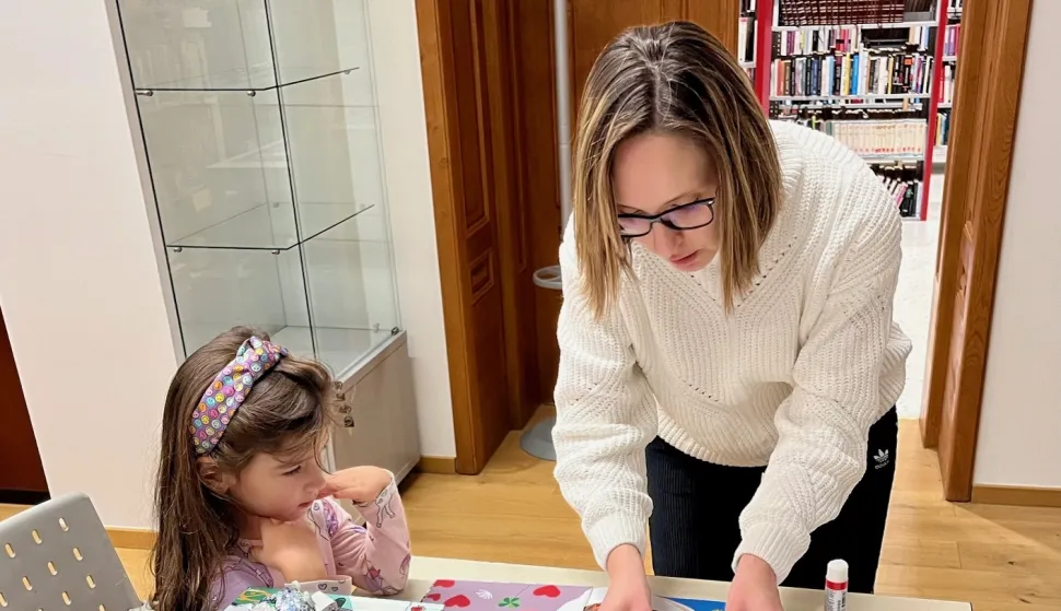 BELIŠĆE - Knjižnica Belišće odazvala se pozivu Programskog i organizacijskog odbora Mjeseca hrvatske knjige da sudjeluje u središnjem programu manifestacije pod nazivom "Među knjižničarima - speeddating s knjižničarima2025.