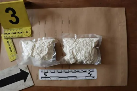 Rovinj, 03.02.2024. - Rovinjski policajci zaplijenili su 10,5 kilograma raznih droga, ha&scaron;i&scaron;a, marihuane i kokaina, u prostoru koji je koristio 51-godi&scaron;njak iz Rovinja, izvijestila je u subotu istarska policija. foto HINA/ PU istarska/ ml