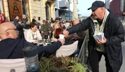 Osijek, 15. 11. 2025, Kod kokičara. Brkati studenti - dolaze doktori i drugi. Dr. Nikola Kraljik.snimio GOJKO MITIĆ