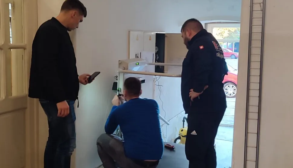 Postavljanje platformefoto: Gradska knjižnica