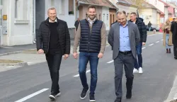 Osijek, 15. 11. 2025, Donji Grad, Obilazak zvršenih radova u Ulici Branka Radićevića.Tihomir Florijančić, Ivan Radić i Krunoslav Minažek.snimio GOJKO MITIĆ