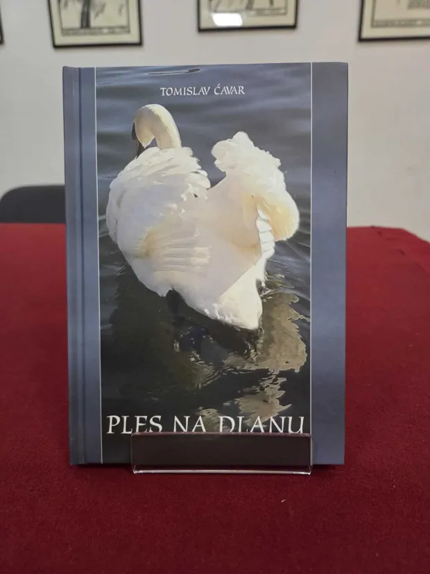 Dr. Tomislav Ćavar predstavio pjesničku zbirku “Ples na dlanu”: Prošle, sadašnje i buduće vrijednosti