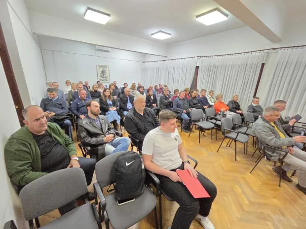 Dr. Tomislav Ćavar predstavio pjesničku zbirku “Ples na dlanu”: Prošle, sadašnje i buduće vrijednosti