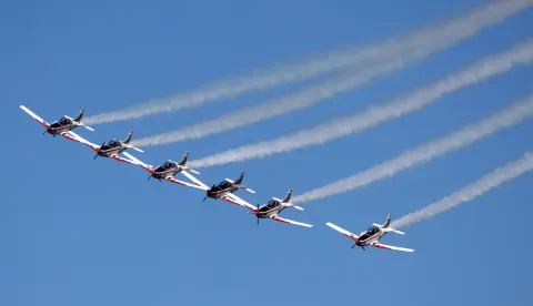 Zemunik, 05.04.2025. - Potpredsjednik Vlade Republike Hrvatske i ministar obrane Ivan Anušić i načelnik Glavnog stožera Oružanih snaga RH general-pukovnik Tihomir Kundid nazočitli su svečanom obilježavanju 20. obljetnice osnivanja akrobatske grupe "Krila Oluje", koja je održana u vojarni "Pukovnik Mirko Vukušić".Video HINA/Zvonko KUCELIN