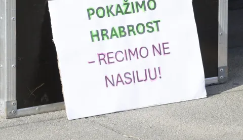 Zagreb, 19.10.2025.- Drugi u nizu prosvjed protiv međuvršnjačkog nasilja koji organizira udruga Roditelji za djecu. Cilj prosvjeda je podizanje svijesti o ozbiljnosti međuvršnjačkog nasilja i potrebi za hitnim djelovanjem u zaštiti djece, mijenjanje zakona i nultoj toleranciji na nasilje.foto HINA/ Admir BULJUBAŠIĆ/ abu