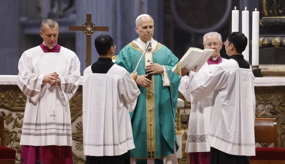 epa12528818 Pope Leo XIV celebrates Mass on the occasion of the Jubilee of the Poor and the 9th World Day of the Poor at St. Peter's Basilica, Vatican City, 16 November 2025. EPA/FABIO FRUSTACI