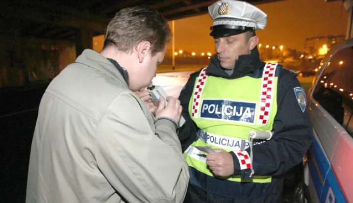 07.11.2009, Zagreb, Hrvatska - Povodom Martinja policija u prometu provodi akciju testiranja na alkohol i opojne droge.Photo: Petar Glebov/PIXSELL------3 st colorcrna kronika