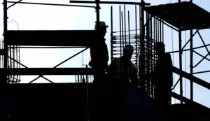 ?osijek, 11 prosinac 2013, građevina, građevinari, radnicisnimio zdenko puić------4 st color ekonomija