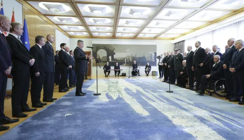 Zagreb, 17.11.2025. - Predsjednik RH i vrhovni zapovjednik Oružanih snaga uručio je počasne činove i odlikovanja veteranima Domovinskog rata. foto HINA/ Lana SLIVAR DOMINIĆ/ lsd
