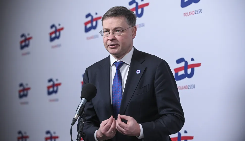 epa12024504 EU Commissioner for Economy and Productivity Implementation and Simplification, Valdis Dombrovskis, speaks to the media ahead of a Eurogroup meeting organized as part of the Polish presidency of the Council of the European Union at the Polish Army Museum in Warsaw, Poland, 11 April, 2025. EPA/LESZEK SZYMANSKI POLAND OUT