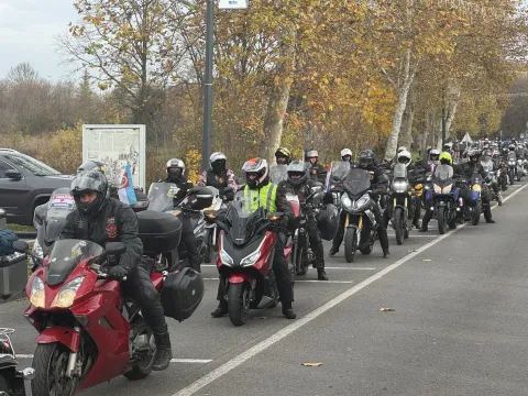 Slavinski Brod, 17.11.2025. - U okviru svoje četvrte etape, vi&scaron;e od 800 sudionika memorijalne karavane, u ponedjeljak prijepodne do&scaron;li su u Slavonski Brod gdje im je pripremljen doček u prostoru Tvrđave Brod. foto HINA/ Irena VUKAS/ tm