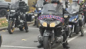 Slavinski Brod, 17.11.2025. - U okviru svoje četvrte etape, više od 800 sudionika memorijalne karavane, u ponedjeljak prijepodne došli su u Slavonski Brod gdje im je pripremljen doček u prostoru Tvrđave Brod. foto HINA/ Irena VUKAS/ tm