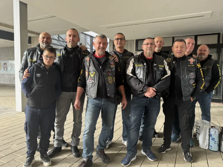 Slavinski Brod, 17.11.2025. - U okviru svoje četvrte etape, više od 800 sudionika memorijalne karavane, u ponedjeljak prijepodne došli su u Slavonski Brod gdje im je pripremljen doček u prostoru Tvrđave Brod. foto HINA/ Irena VUKAS/ tm