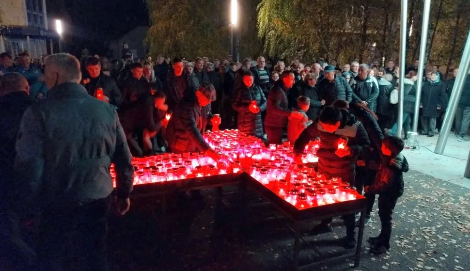 Paljenje lampiona u Belom Manastiru