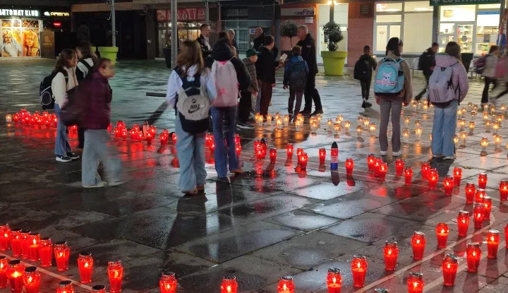 Županjci pale lampionefoto: Marija Lešić Omerović