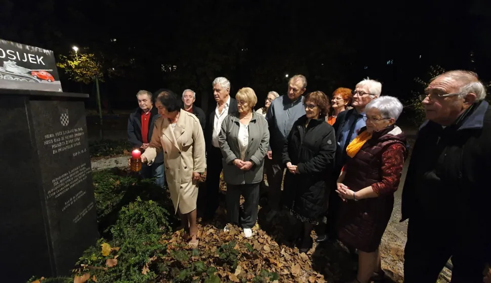 Muh umirovljenici odali počast