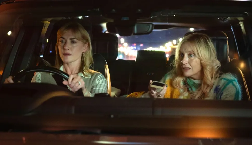 Kate Winslet i Toni Collette u filmu "Goodbye June" 