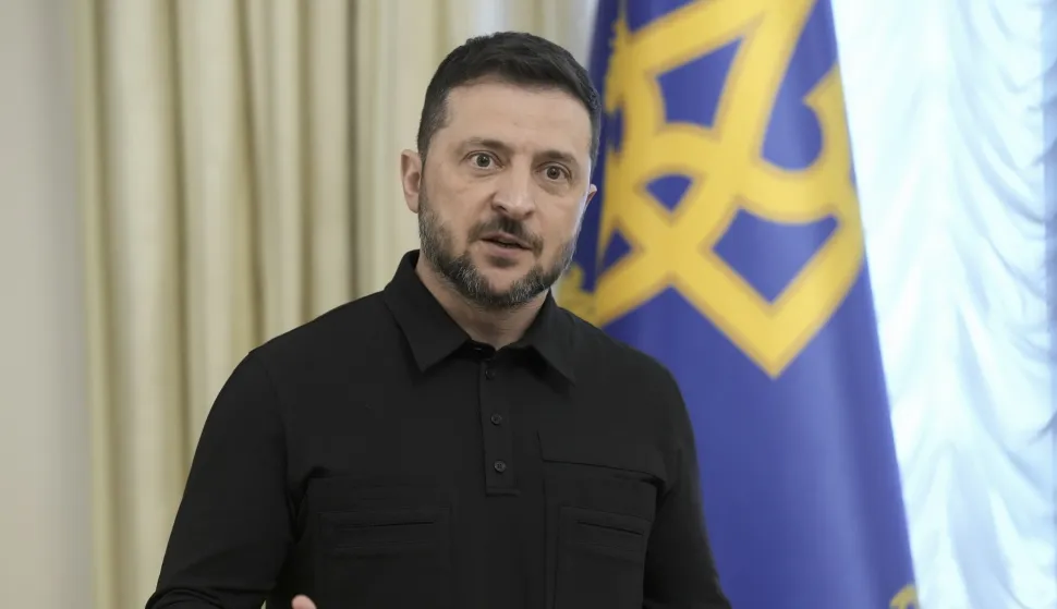 epa12410022 Ukrainian President Volodymyr Zelensky holds a briefing for journalists in Kyiv, Ukraine, 27 September 2025, amid the Russian invasion. The Ukrainian president addressed the media after returning from a trip to the USA. EPA/STRINGER