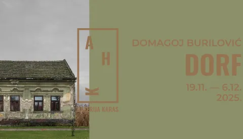Izložba "Dorf" Domagoja Burilovića o iseljavanju iz SlavonijeZAGREB, 19. studenoga 2025. (Hina) - Zagrebačka Galerija Karas otvara u srijedu samostalnu izložbu "Dorf" Domagoja Burilovića, umjetnika koji kroz fotografiju obrađuje političke i društvene teme, sada pitanje iseljavanja stanovništva iz Slavonije u kontekstu utjecaja na samo selo i njegovu arhitekturu.foto Anamarija Grbin
